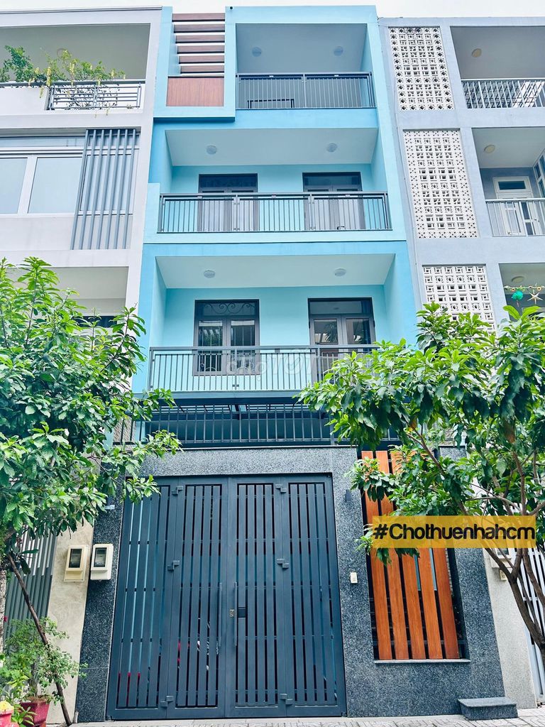Дом на улице C18, район K300, площадь: 5x20 м, 1 этаж + 3 этажа, сдается в аренду