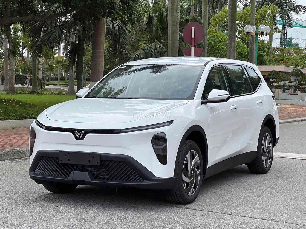 Фото 3: Электромобиль Limo 2026, белый, 450 км на одном заряде