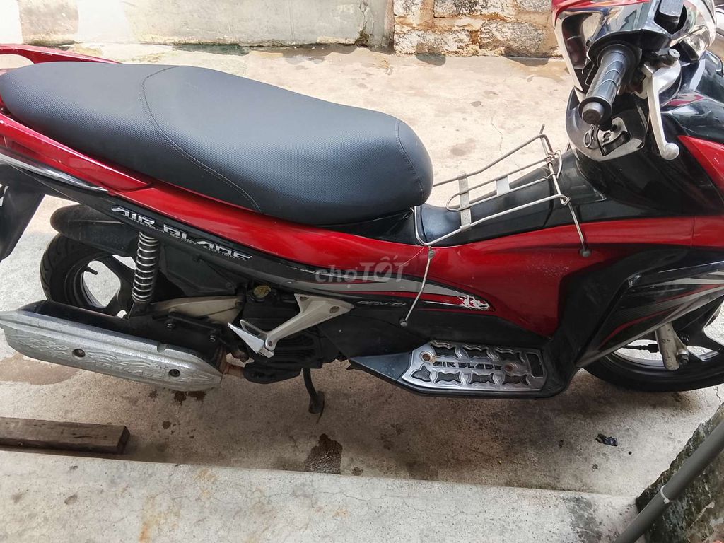 Фото 3: Honda Air Blade 2024 красно-чёрный