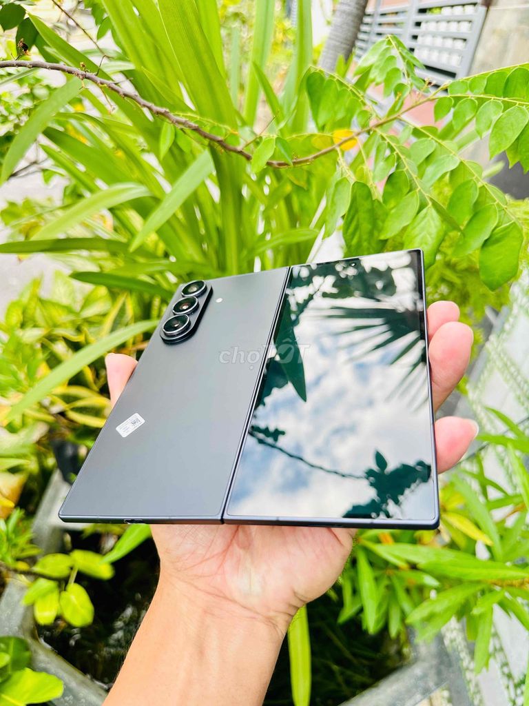 Фото 2: Samsung Z Fold 7 Черный Складной телефон