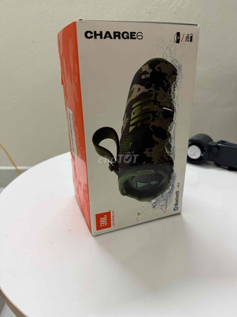 Фото 2: Колонка Bluetooth JBL CHARGE 6 Камуфляж