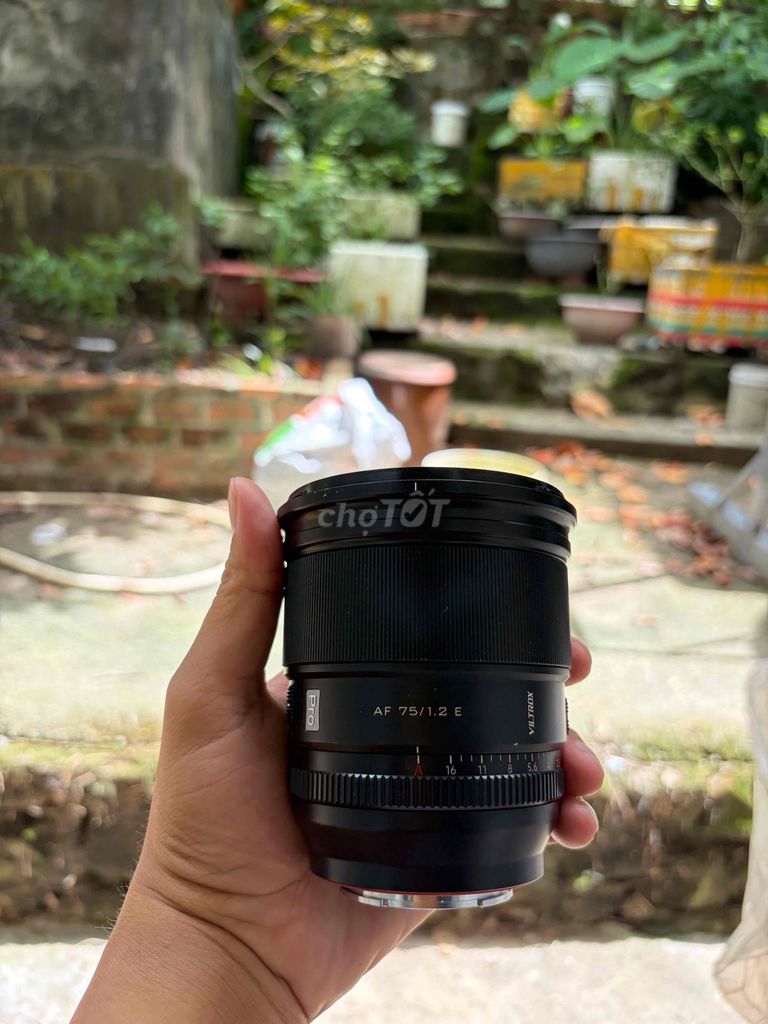 Объектив Viltrox 75mm F1.2 Sony черный