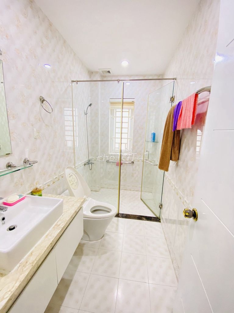 Фото 2: ГОРОДСКОЙ ДОМ MEGA VILLAGE KHANG ĐIỀN - КРУГОВОЕ ДВИЖЕНИЕ PHÚ HỮU Q9 - ПОЛНОСТЬЮ НОВАЯ ОТДЕЛКА
