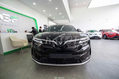 VinFast VF8 Plus 2023 Черный