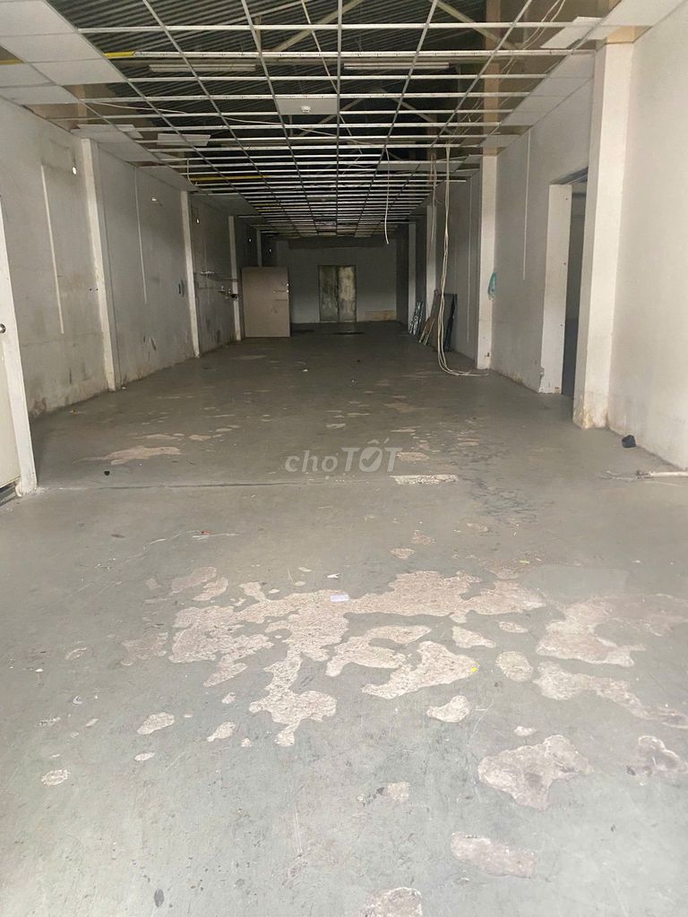 Фото 3: Сдается склад 468 м², переулок для грузовиков, Чыонг Тинь, квартал 14, район Танбинь.