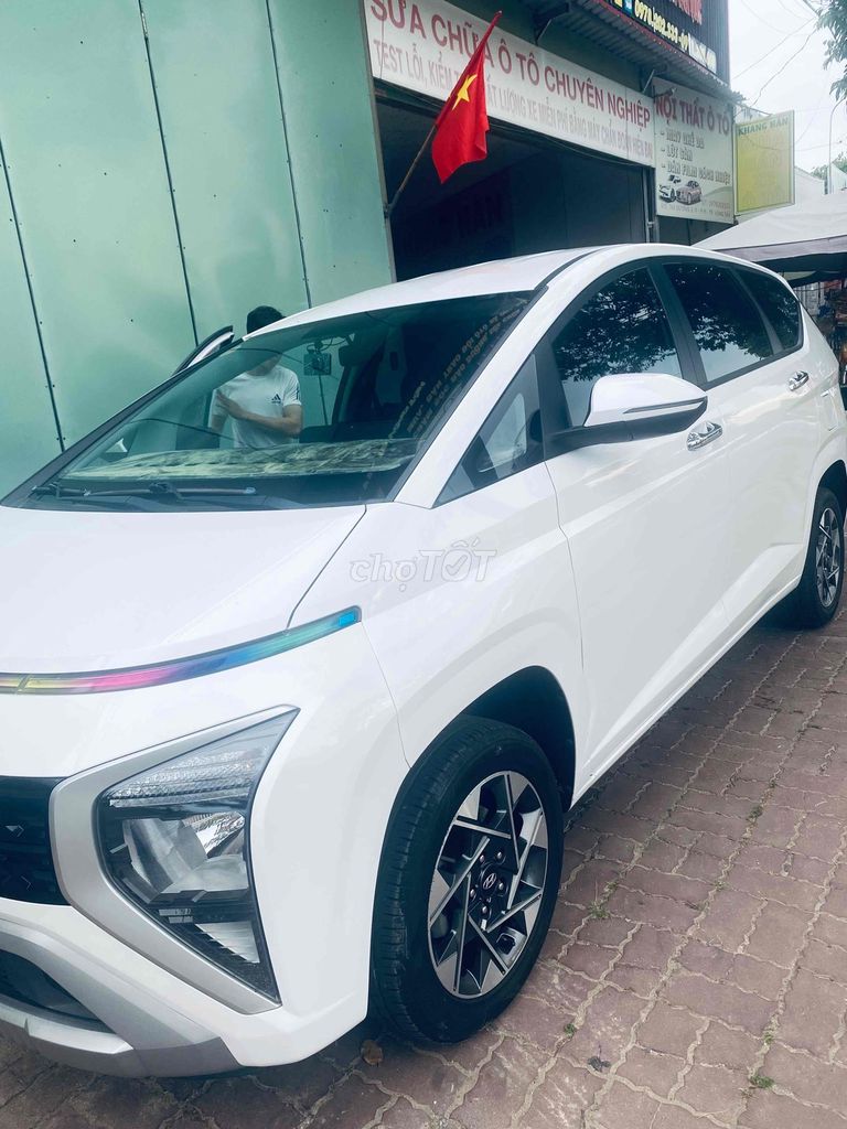 Фото 2: Hyundai Stargazer 2022 1.5AT đặc biệt Trắng