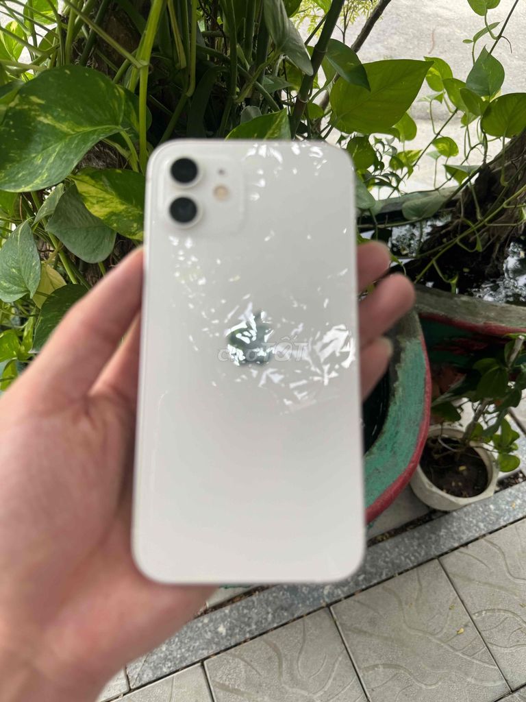 Apple iPhone 12 64GB Белый как новый