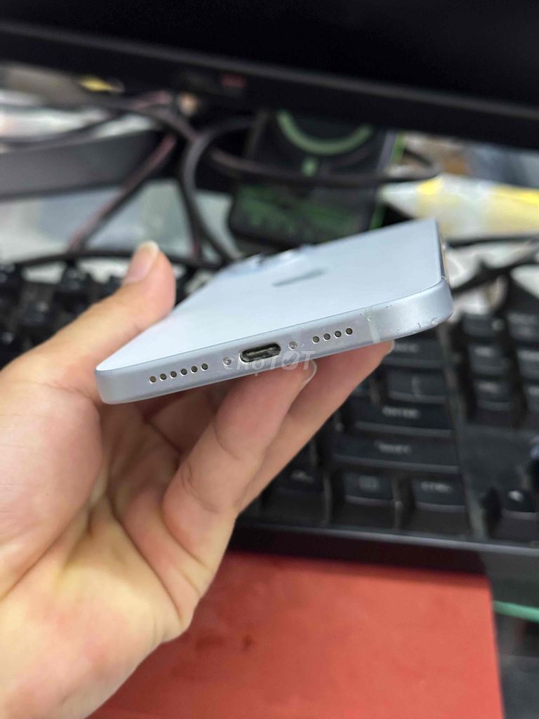 Фото 3: Apple iPhone 15 Plus 256GB Белый Зин Оригинал