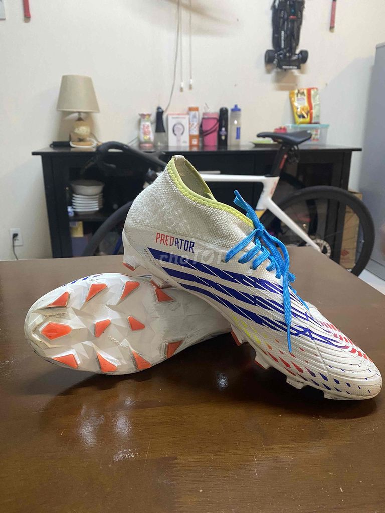 Бутсы футбольные Adidas Predator мужские белые