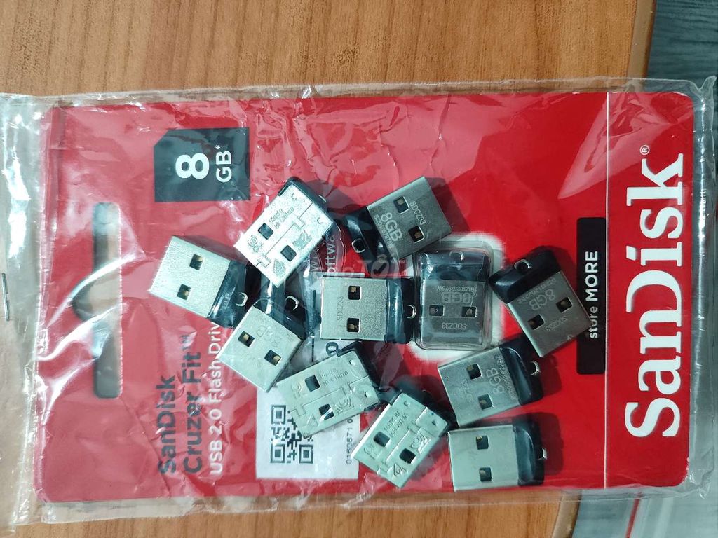 USB SanDisk Cruzer Fit 8GB USB 2.0 как новый
