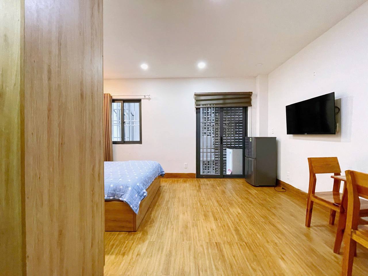 Фото 3: Сдаётся студия 30 м² в центре Нячанга, полностью меблирована, с балконом и парковкой.