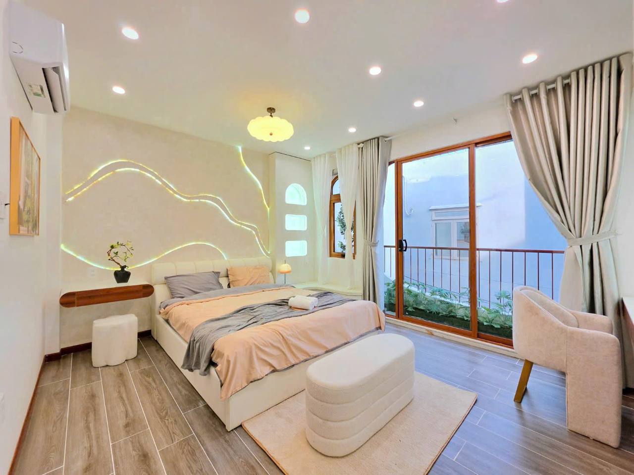 Дом 2 этажа, 3 спальни, 4 санузла, площадь 53 м²