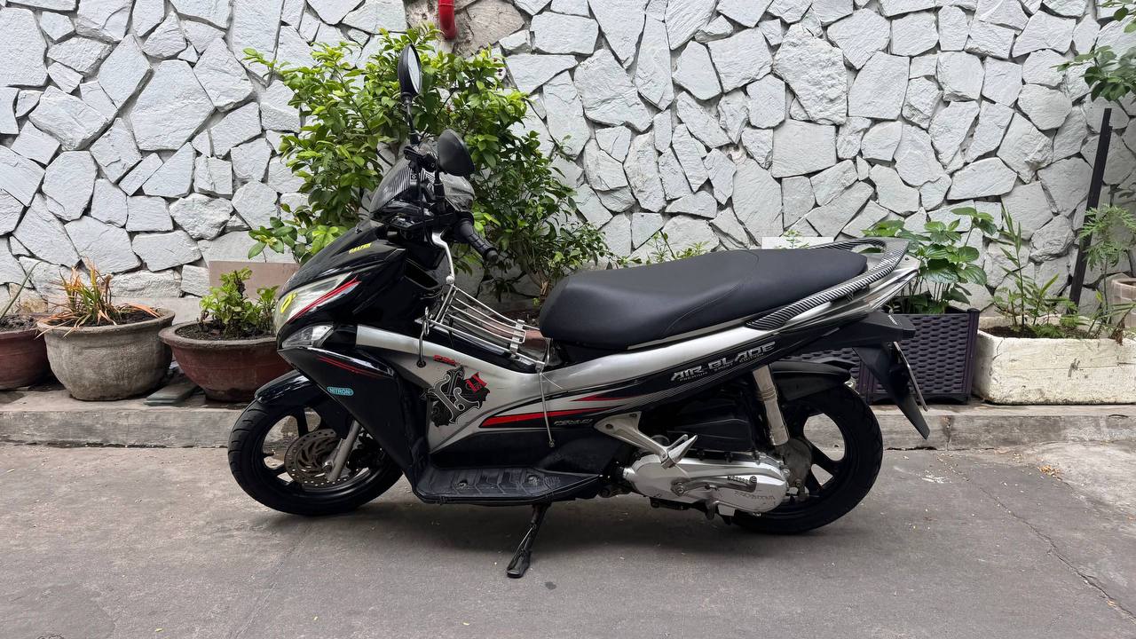 Продаётся скутер Honda Air Blade 110 FI 2011 года в хорошем состоянии.