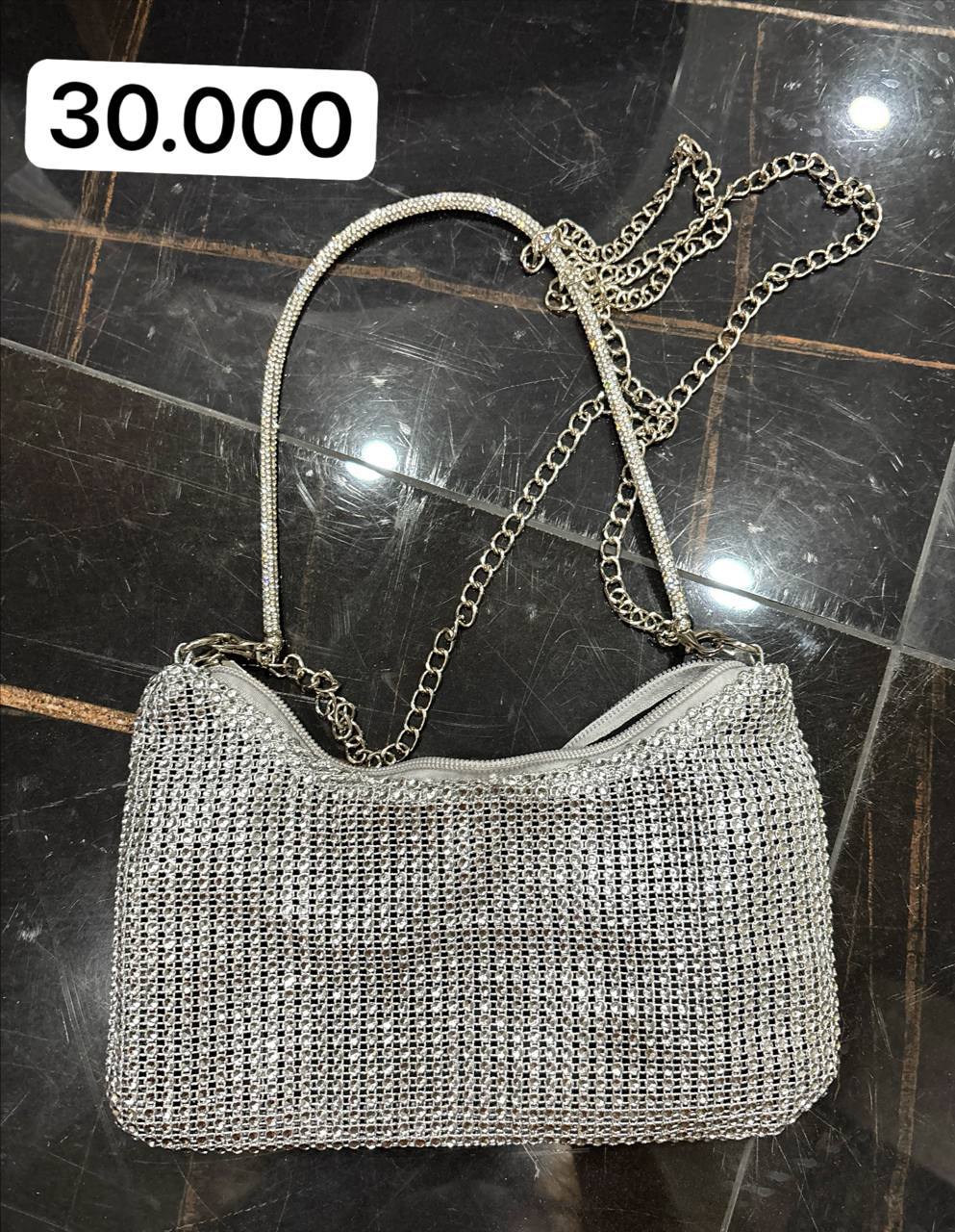 Фото 2: Продаётся чёрное платье DL Dress, размер 42, в хорошем состоянии, привезено из России.