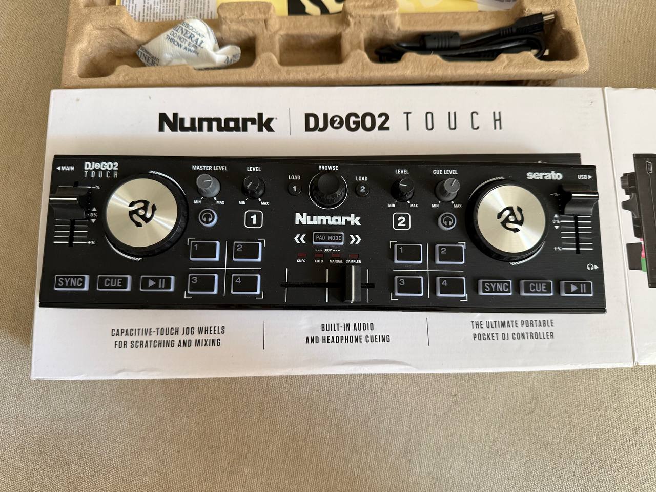 Продаётся компактный DJ-контроллер Numark DJ2GO2 Touch