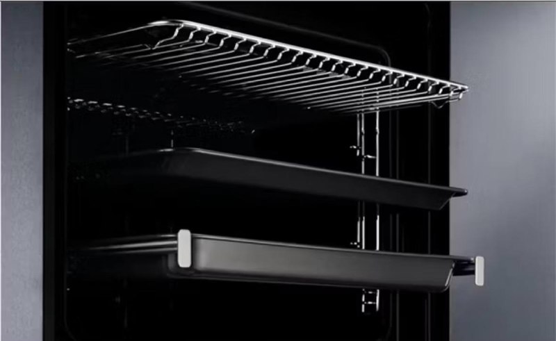 Фото 3: Продается абсолютно новая встраиваемая духовка Electrolux KODGH70TXA…