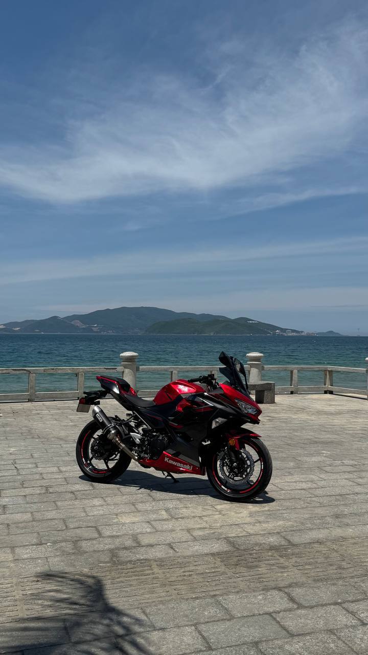 Продаю Kawasaki Ninja 400 2018 года в отличном состоянии, пробег 14 000 км.
