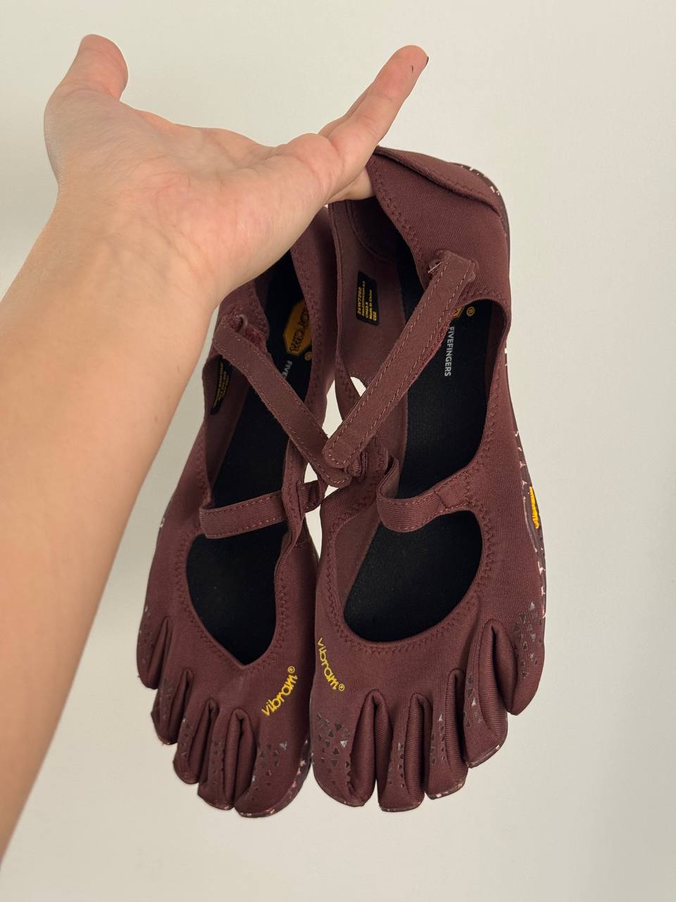 Фото 2: Продаются кроссовки Vibram и ASICS, размер 39