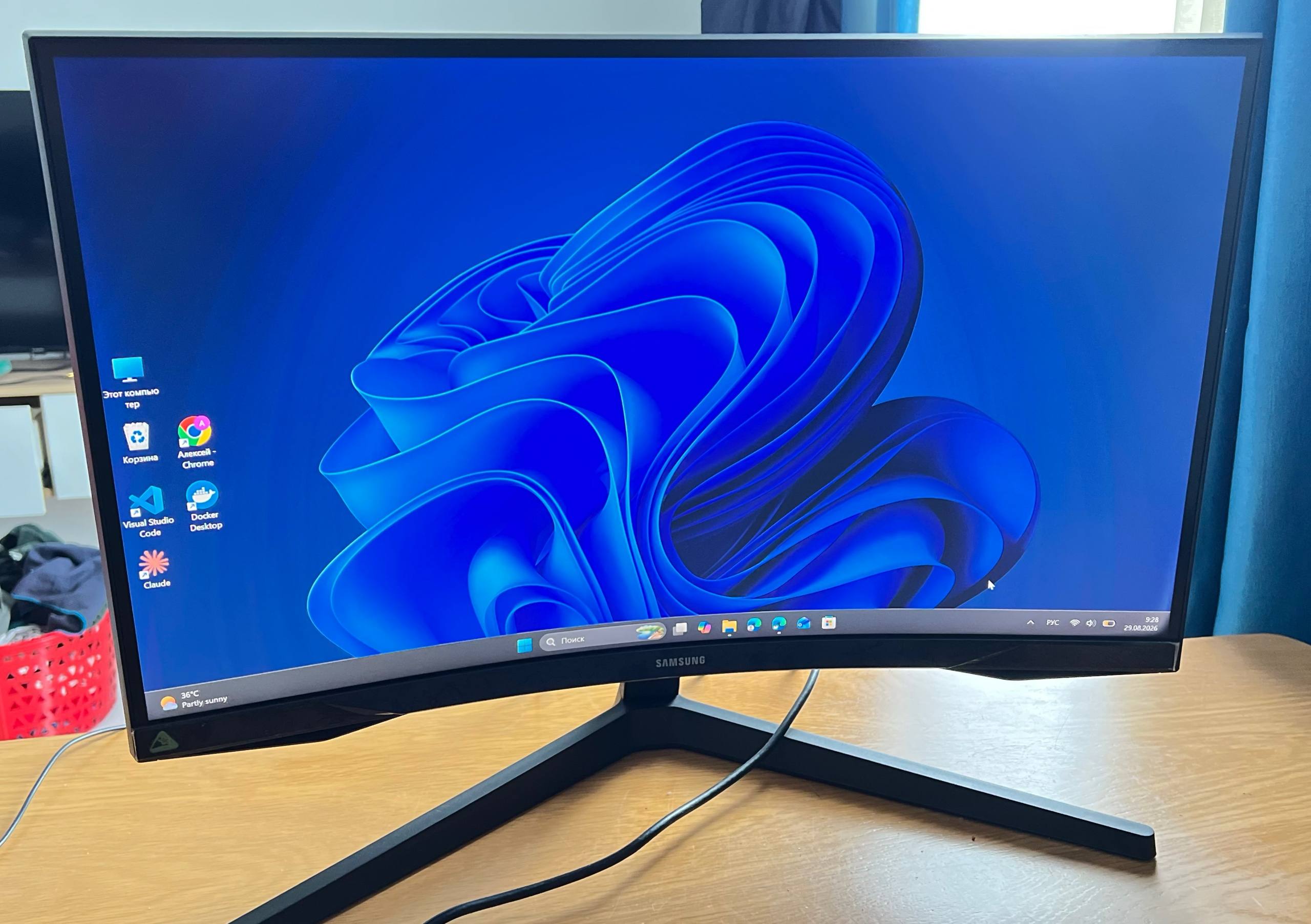 Фото 2: Продаётся игровой монитор Samsung Odyssey G5 27 дюймов с разрешением 2K QHD, частотой…
