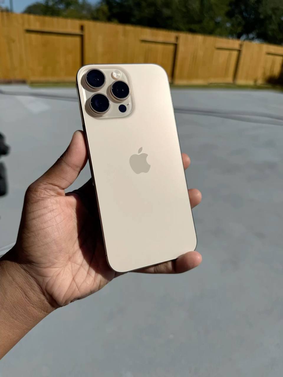 Фото 2: Продаётся iPhone 16 Pro Max, американская версия, только eSIM