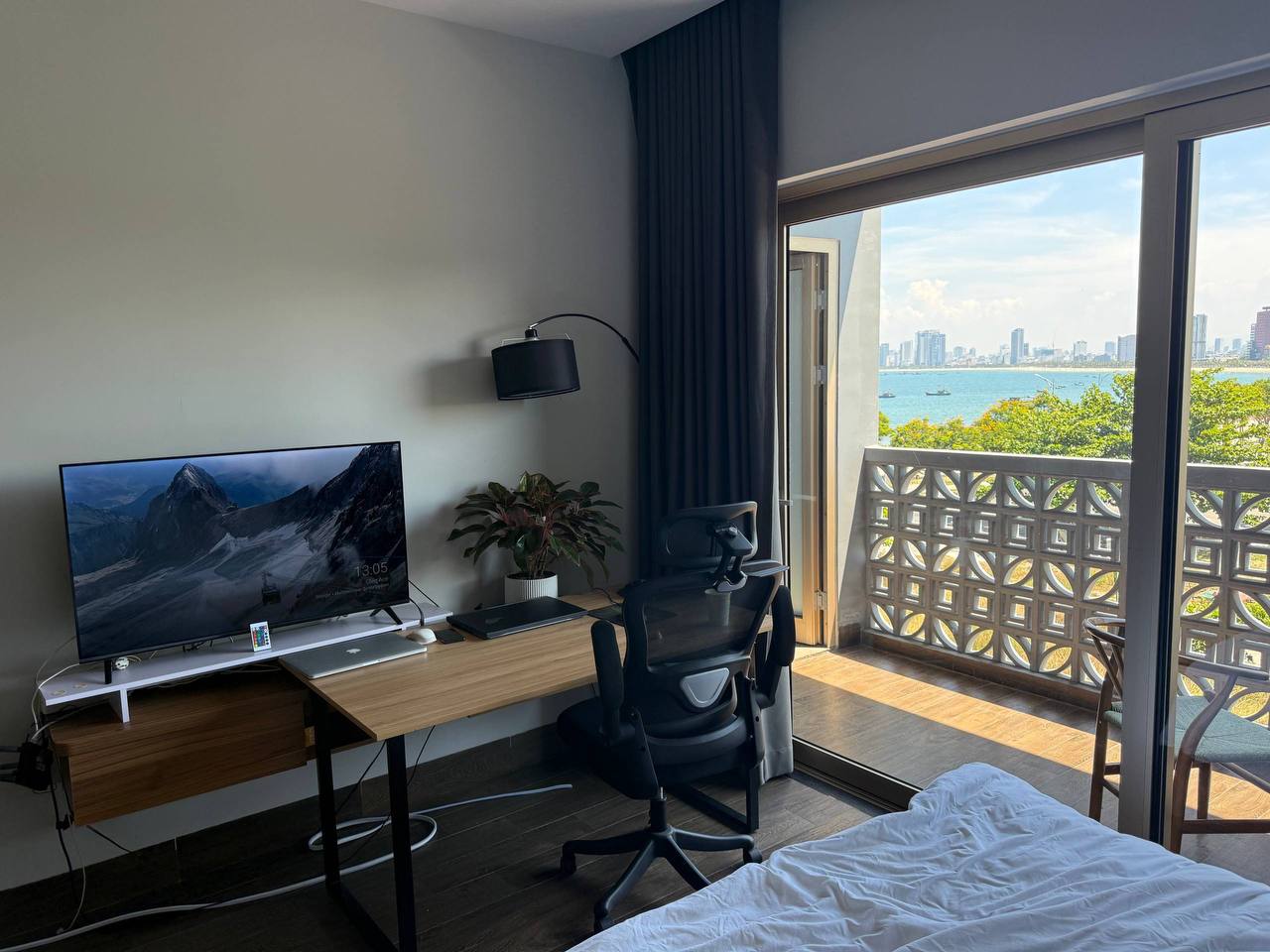Студия 50 м² у моря в тихом районе, первая линия