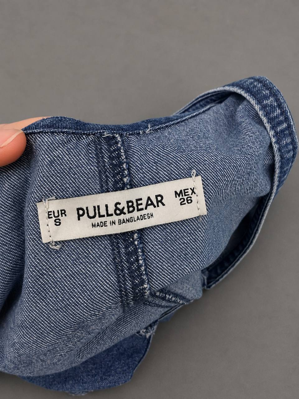 Классический джинсовый сарафан Pull&Bear из плотного синего денима, размер S (EUR 36).