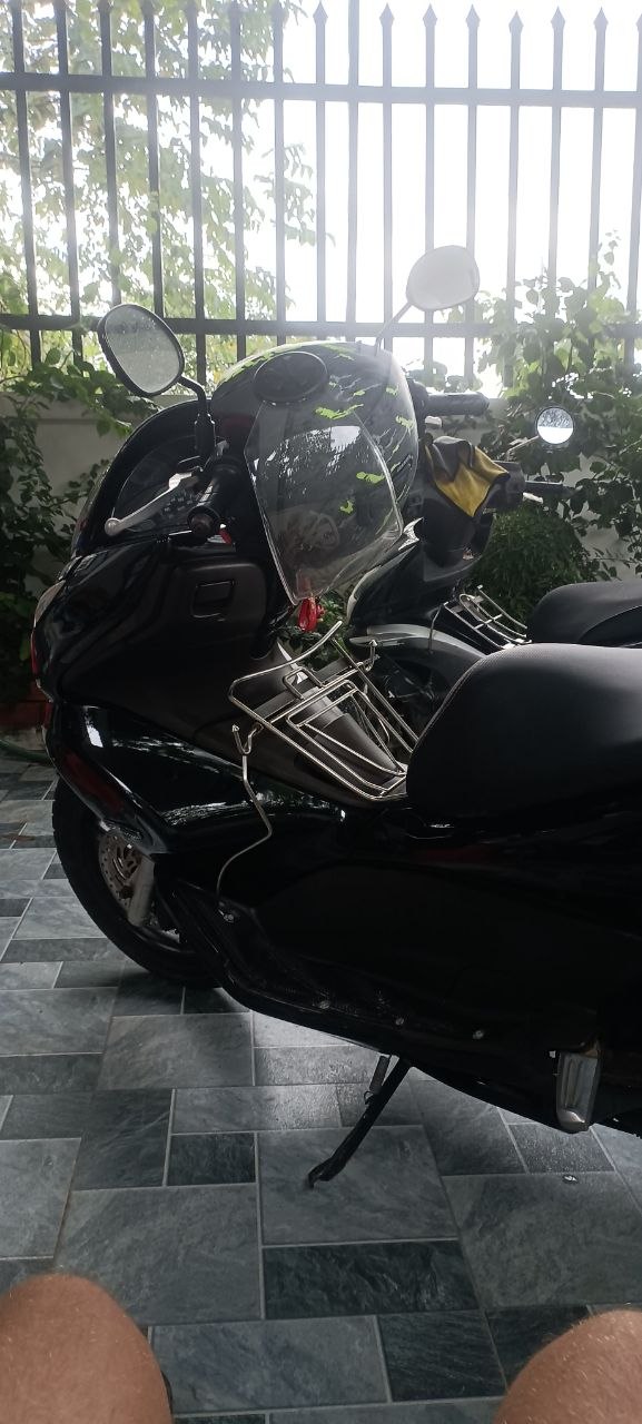 Фото 2: Сдаётся в аренду мощный мотобайк Honda PCX, развивающий скорость до 100 км/ч, для…