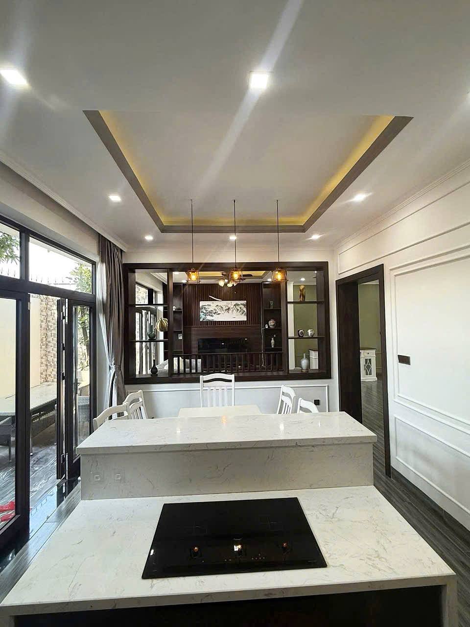 Дом 2 этажа, 4 спальни, 4 санузла, 180 м²