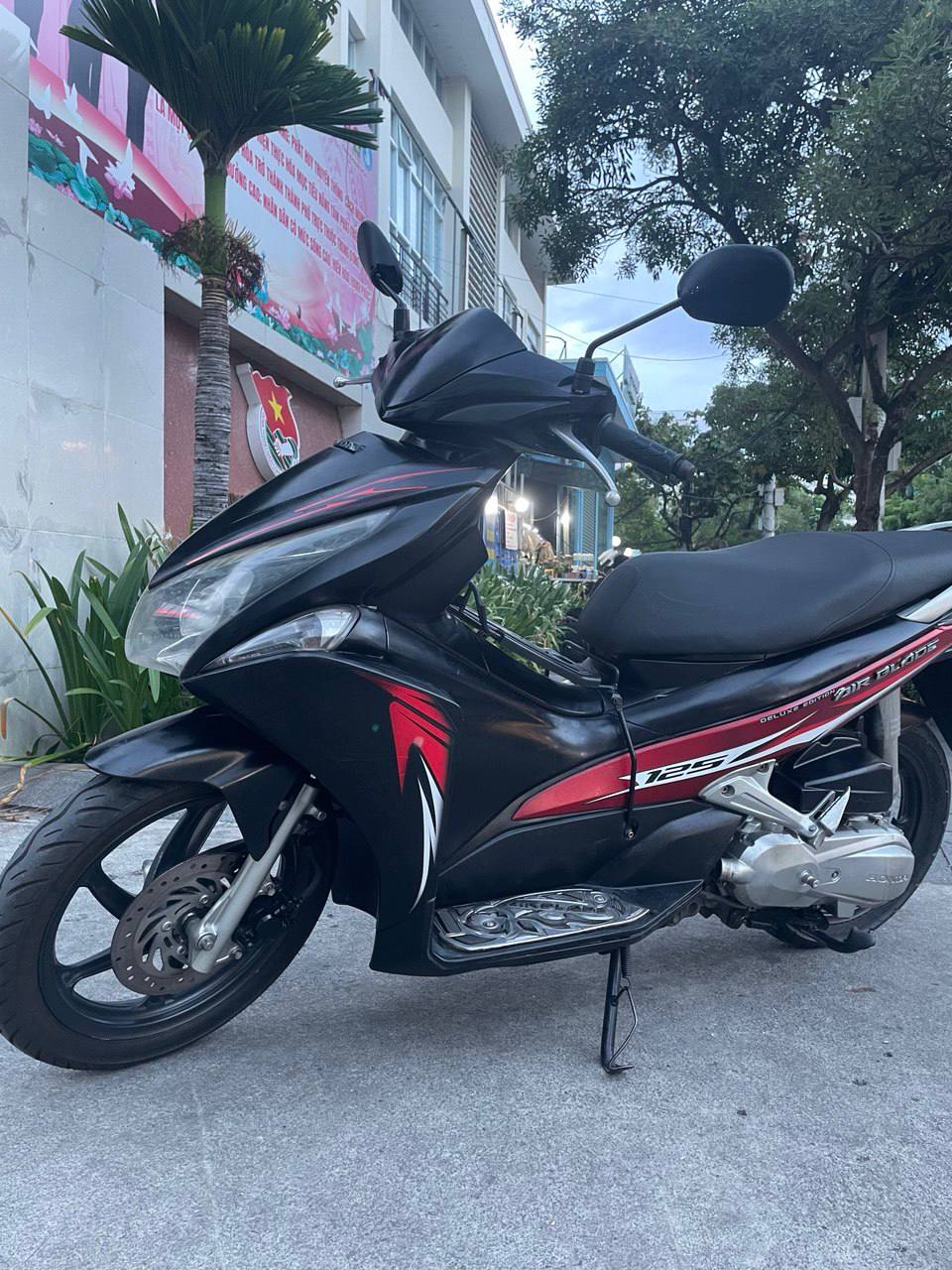 Продаётся Honda Air Blade 2012 в хорошем состоянии, документы в порядке.