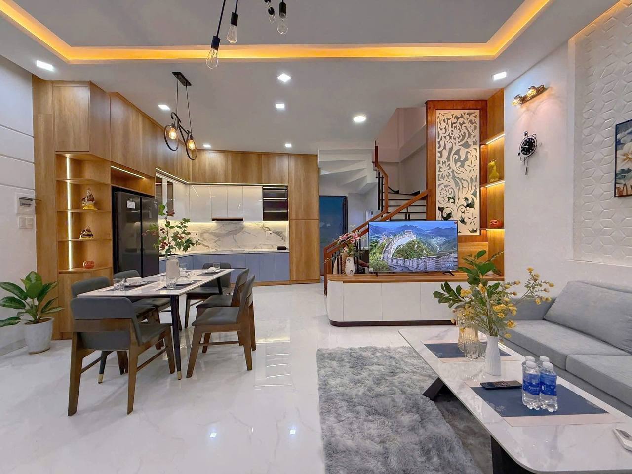 Фото 2: Сдаётся дом 3 этажа, 3 спальни, 3 санузла, площадь 60 м²