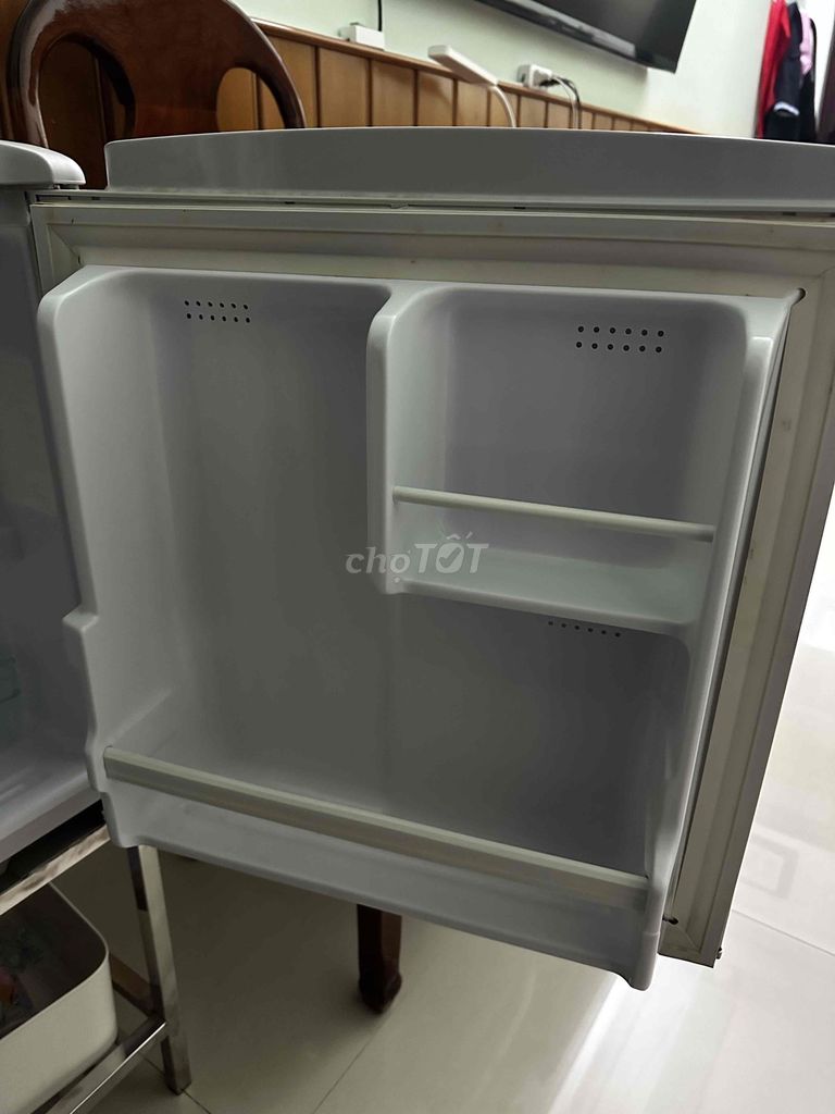 Продаётся мини-холодильник AQUA AQR-55AR объёмом 50 литров, серебристый, в отличном…