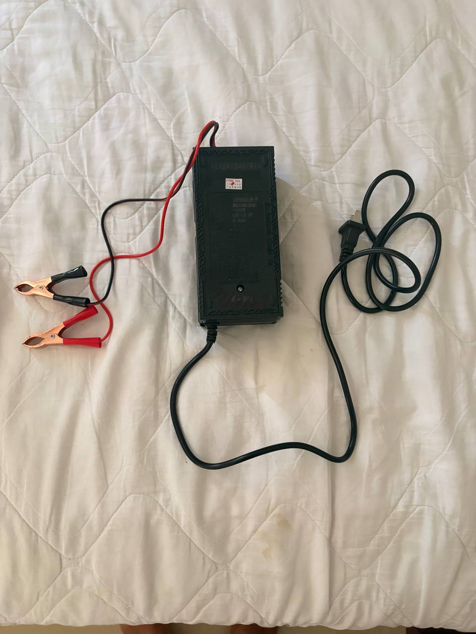 Продаётся зарядное устройство для свинцово-кислотных аккумуляторов, 12V, ток зарядки…