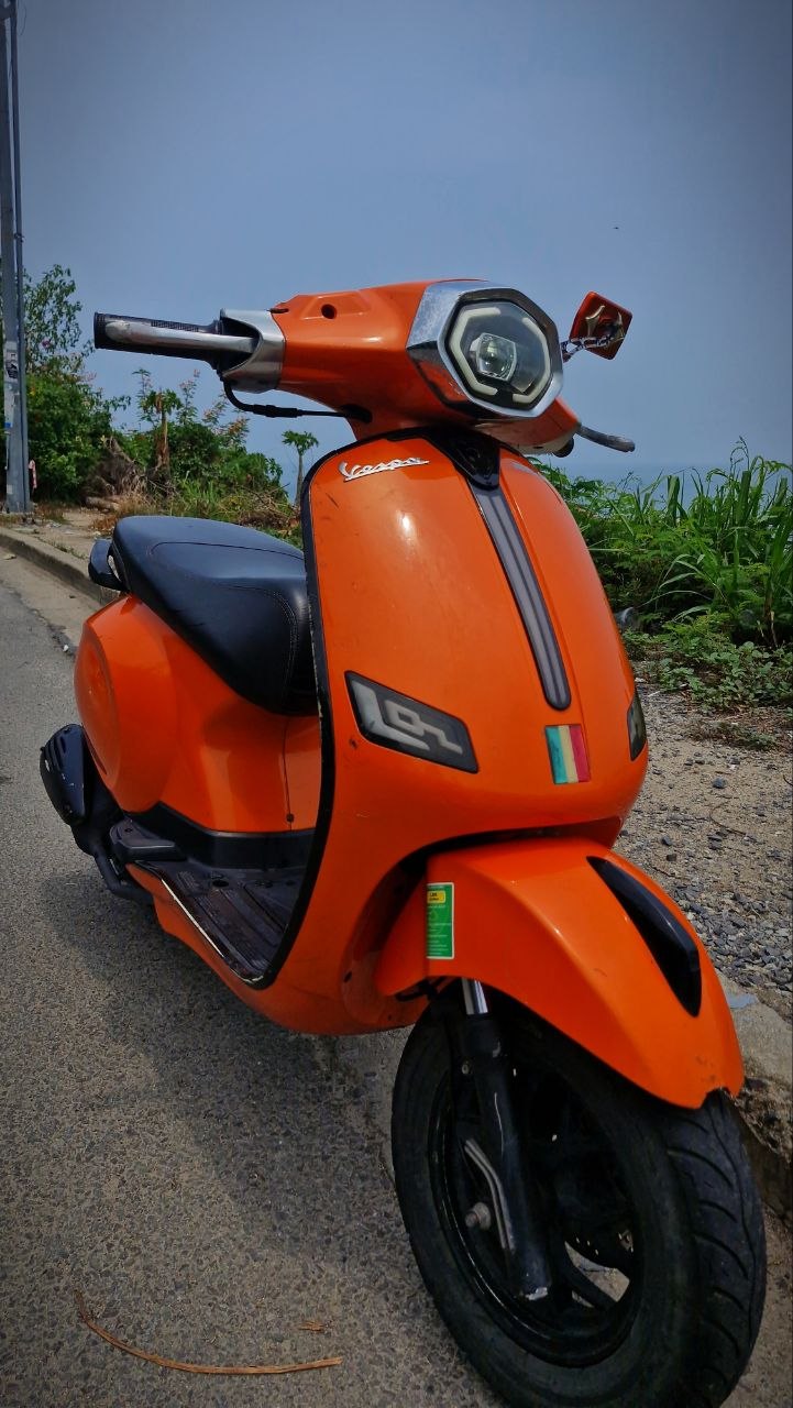 Продаётся Vespa 50cc 2022 года: техника в порядке, LED-оптика, полностью обслужен.