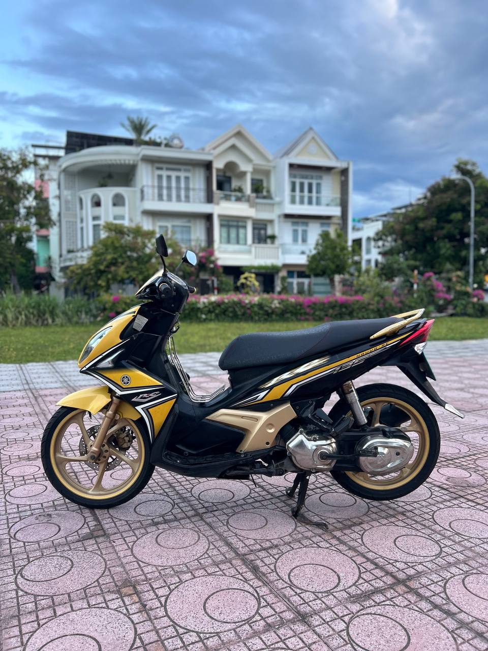Фото 2: Продаётся жёлтый Yamaha Nouvo 4 RS 2011 года, 135 куб