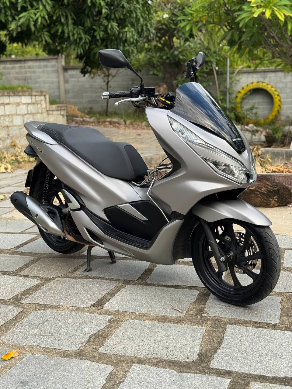 Фото 2: Продаётся Honda PCX 150, 2018 год, третье поколение, с умным ключом