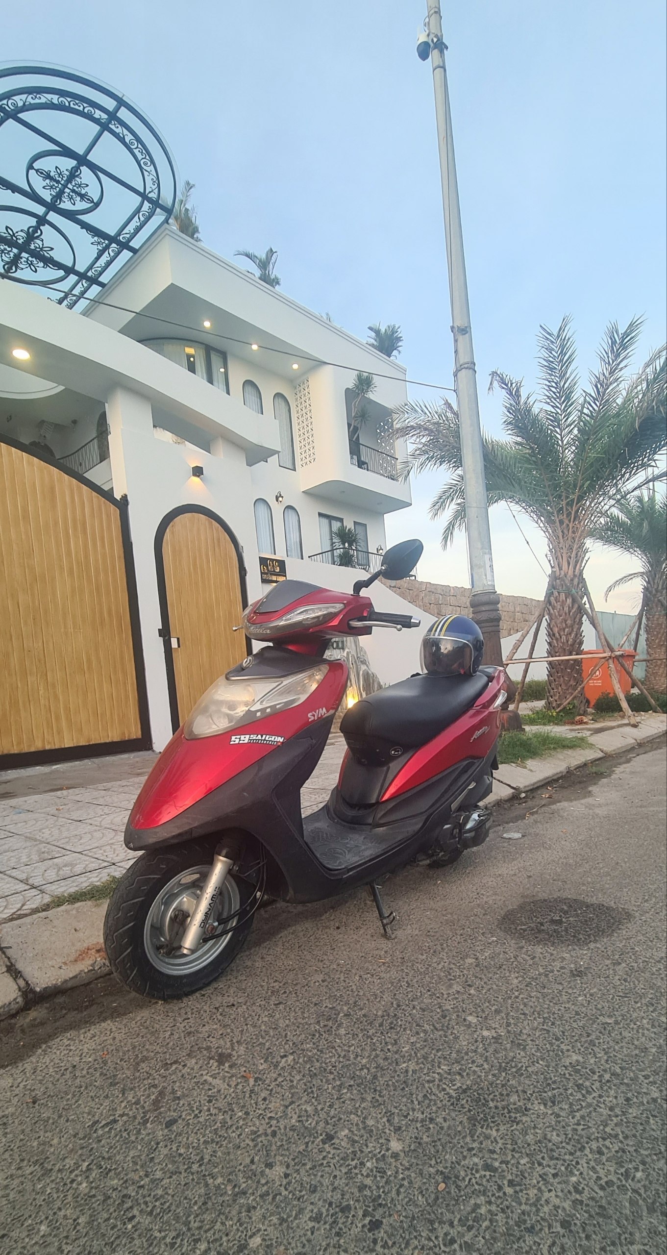 Продаётся скутер SYM Attila 125 cc в отличном состоянии: без трещин и