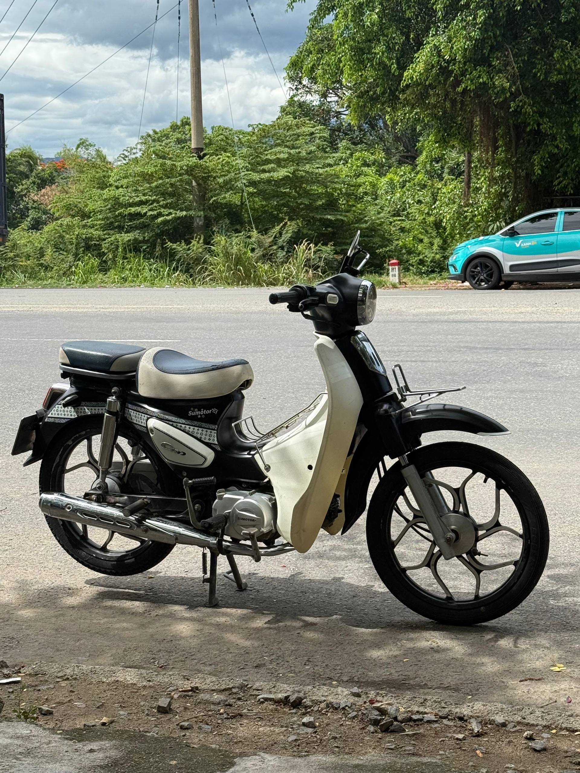 Honda Super Cub 50 в отличном состоянии: мотор работает ровно, без посторонних шумов…