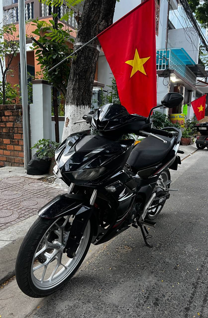 Продаётся Honda Winner X 2023 года в отличном состоянии, полностью обс