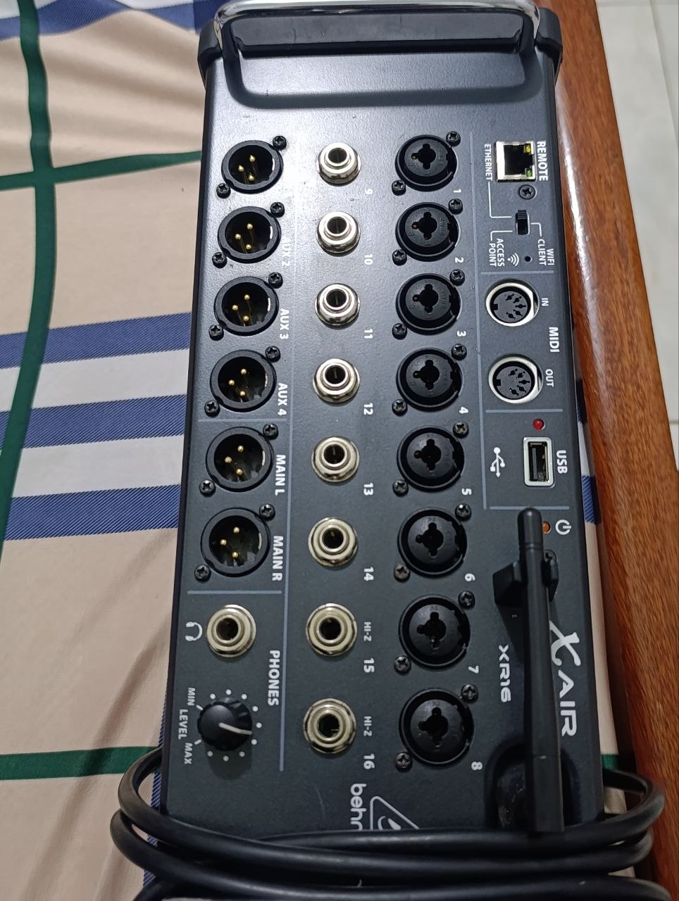 Фото 2: Продаётся аудиомикшер Behringer в хорошем состоянии, работает…