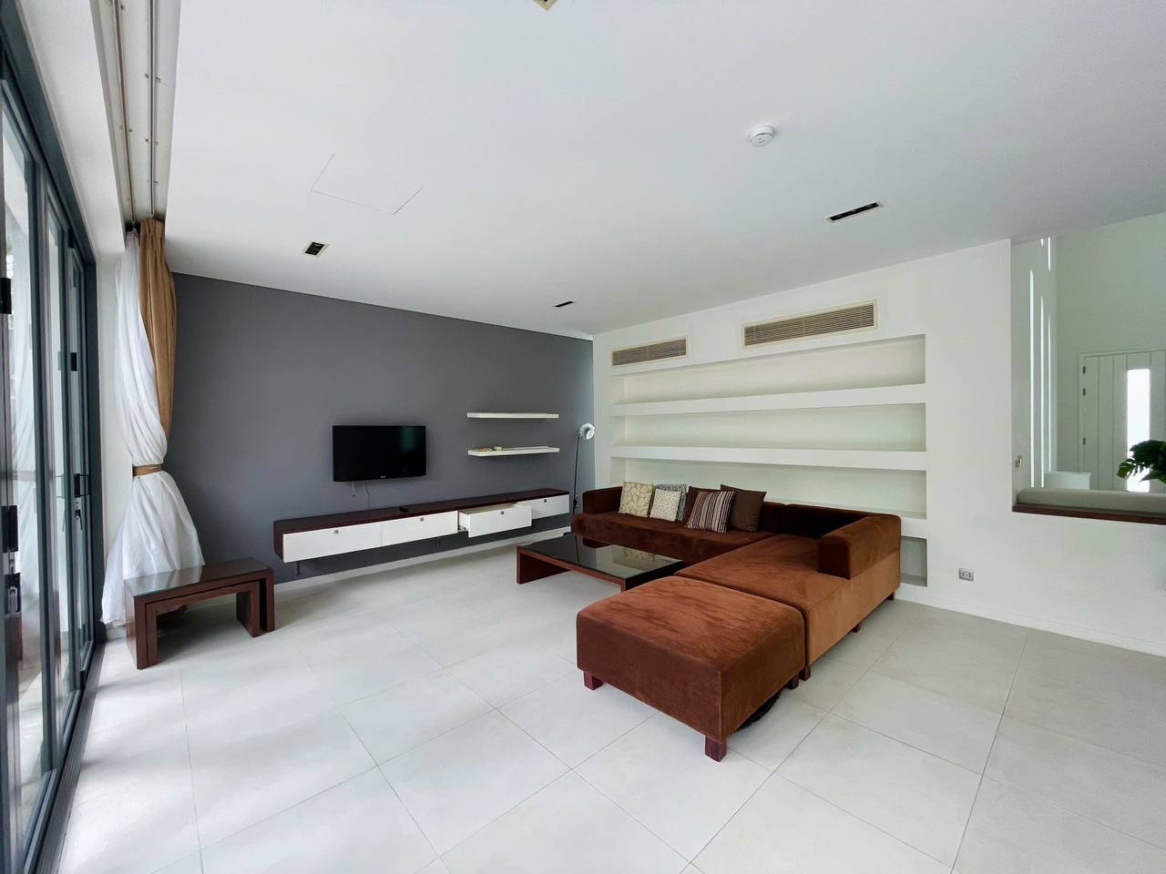 Фото 3: Вилла 3 этажа, 3 спальни, 4 санузла, площадь 650 м²