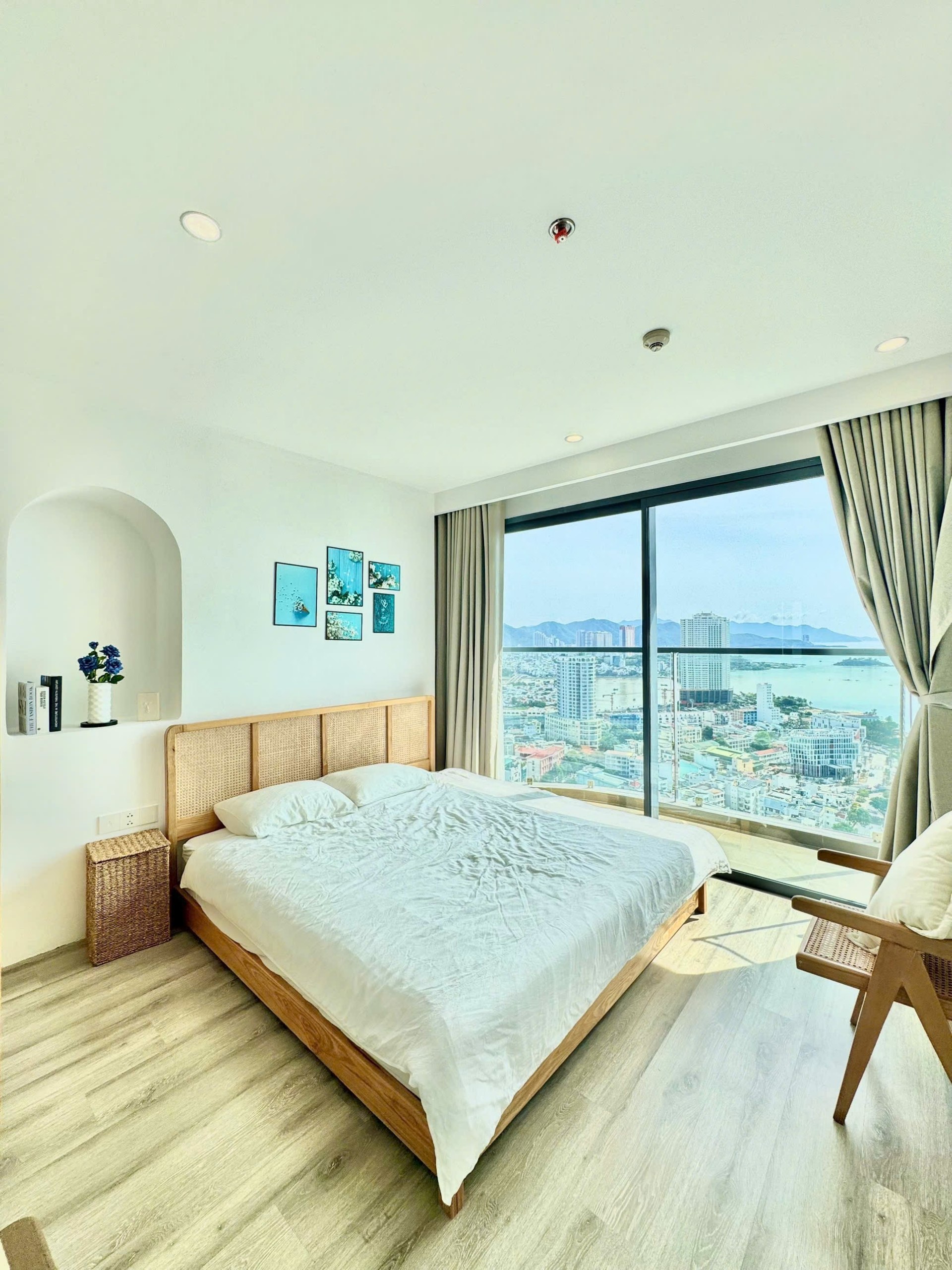 Фото 2: Сдаётся квартира с двумя спальнями в жилом комплексе Marina Suites в центре Нячанга.