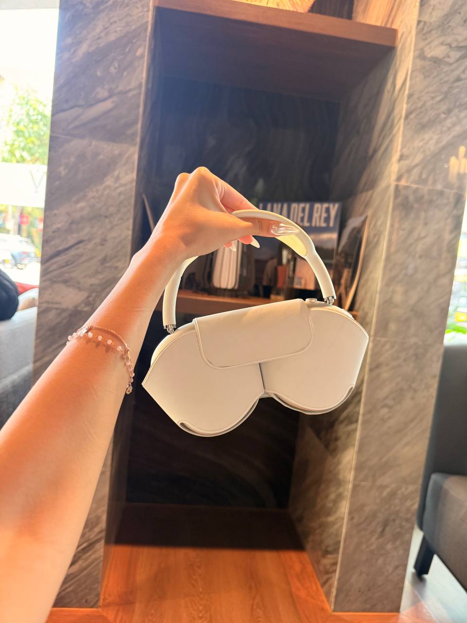 Продаю серые наушники AirPods Max в комплекте с чехлом