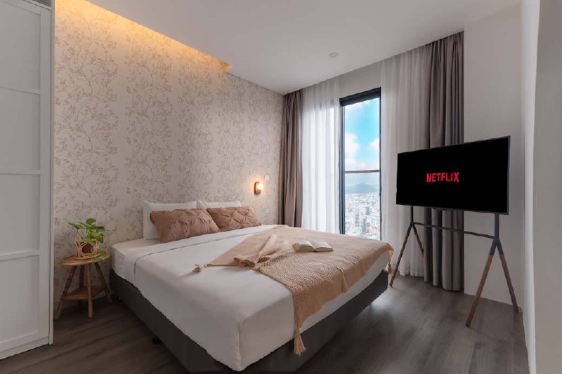 Фото 2: Студия 48 м² на 28-м этаже с балконом, спальней-гостиной и кухней, пол