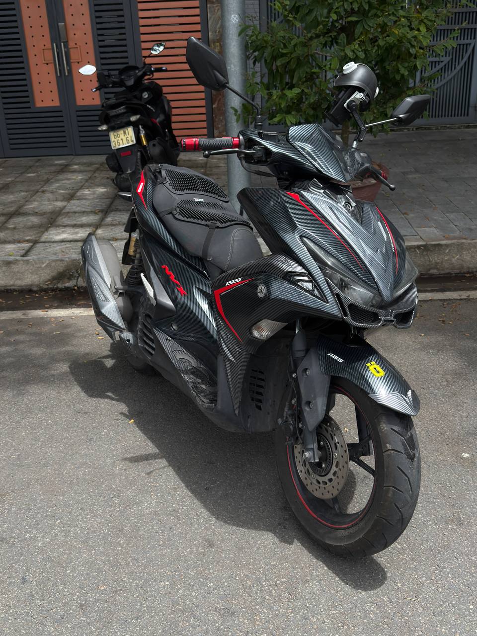Фото 2: Yamaha NVX 155, обклеен бронеплёнкой, новые зеркала, все поворотники…