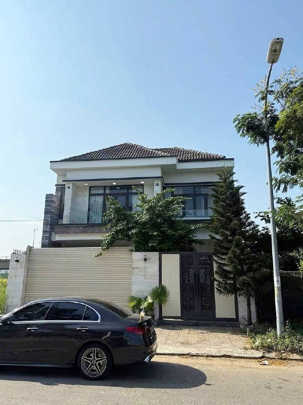 Фото 2: Дом 2 этажа, 4 спальни, 4 санузла, 180 м²