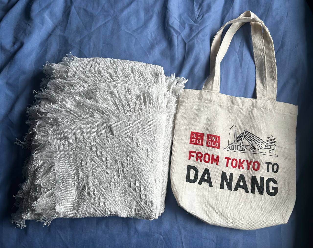 Продаются пляжный плед 130x180 с шопером из Uniqlo, плотный длинный дождевик с…