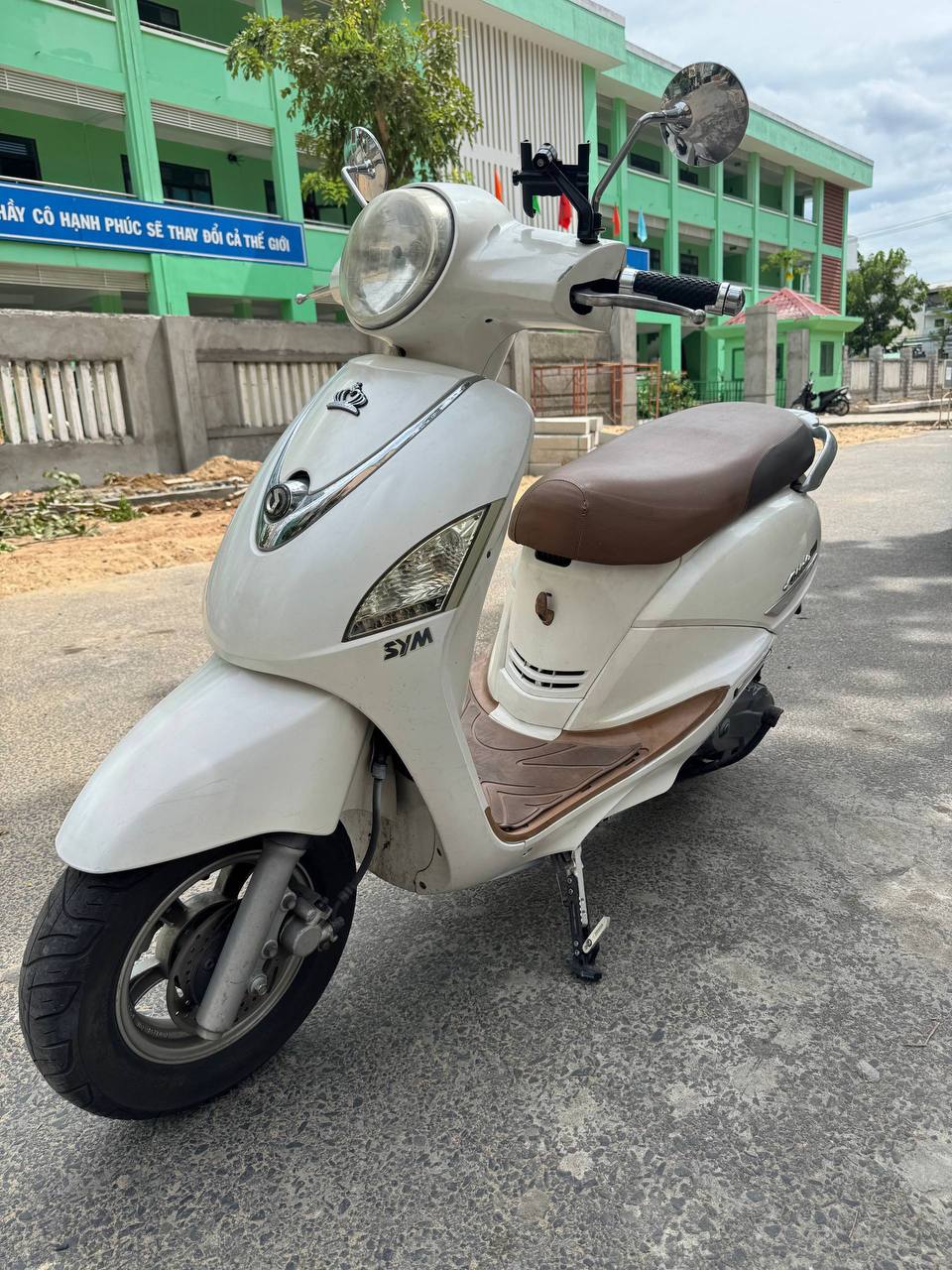 Продаётся скутер SYM Attila EFI 2010 объёмом 100 куб