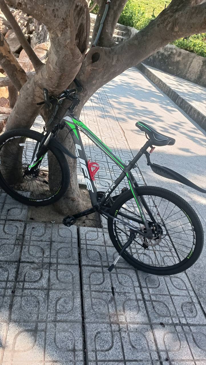 Горный велосипед Life XTR 370 в хорошем состоянии, подходит для города и неровных дорог.