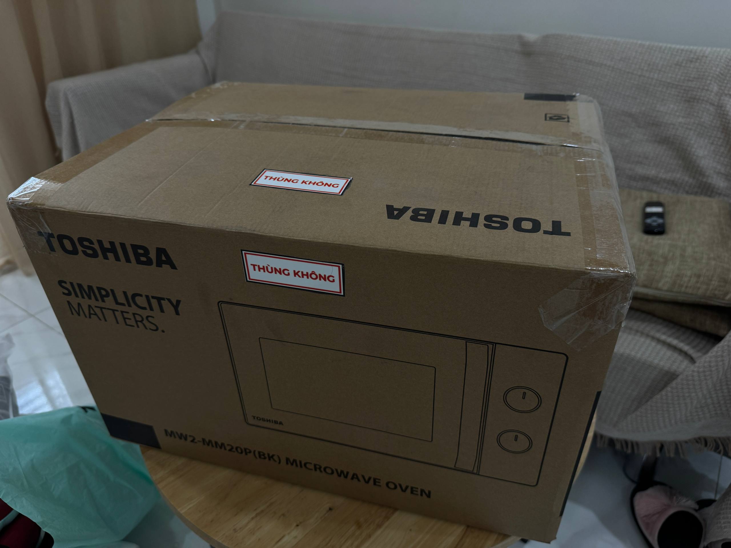 Фото 3: Продаётся микроволновая печь Toshiba MW2-MM20P(BK) в комплекте с коробкой, пенопластом…