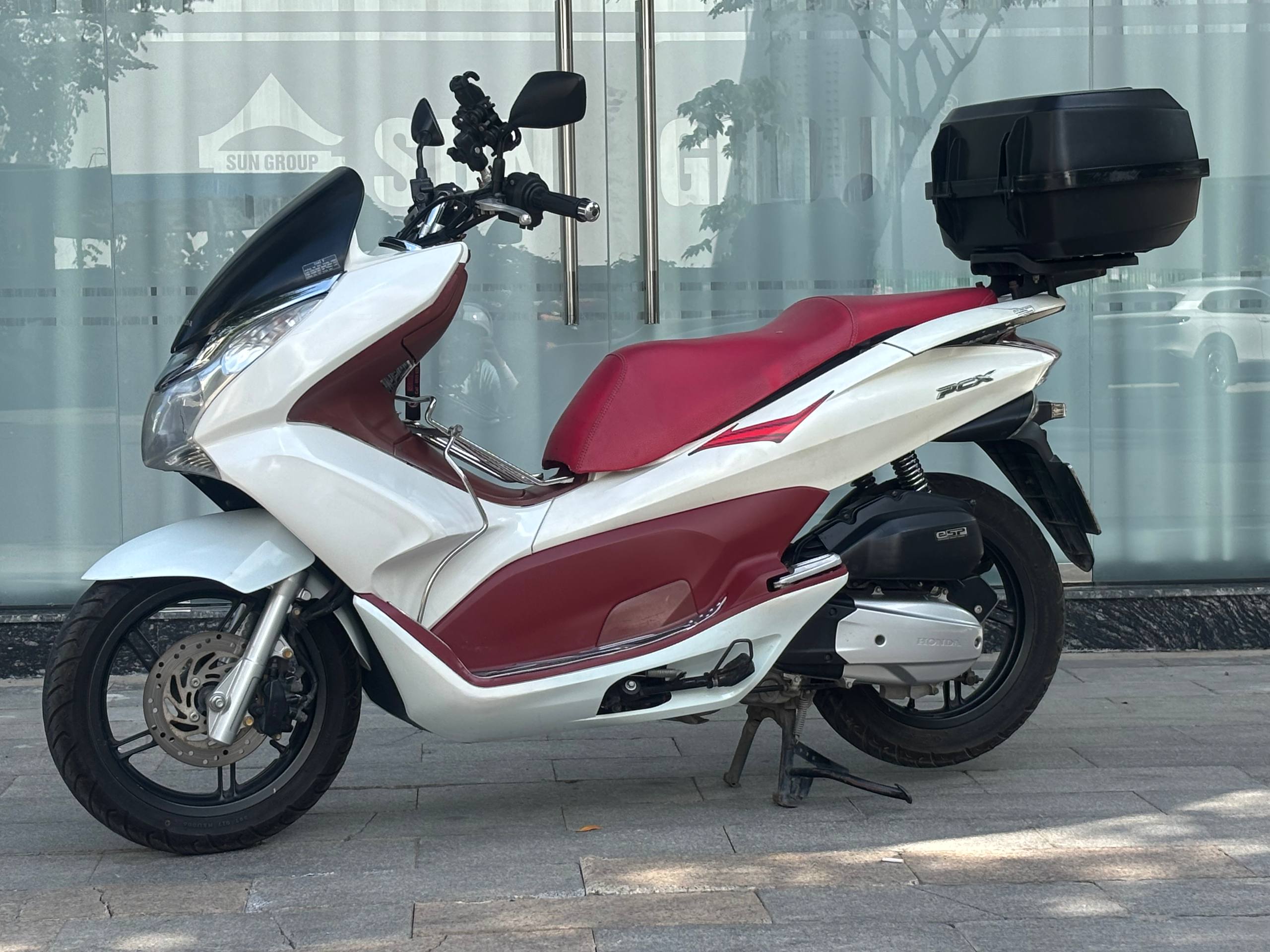 Продаётся Honda PCX 125 2013 года в отличном состоянии, технически обслужена.